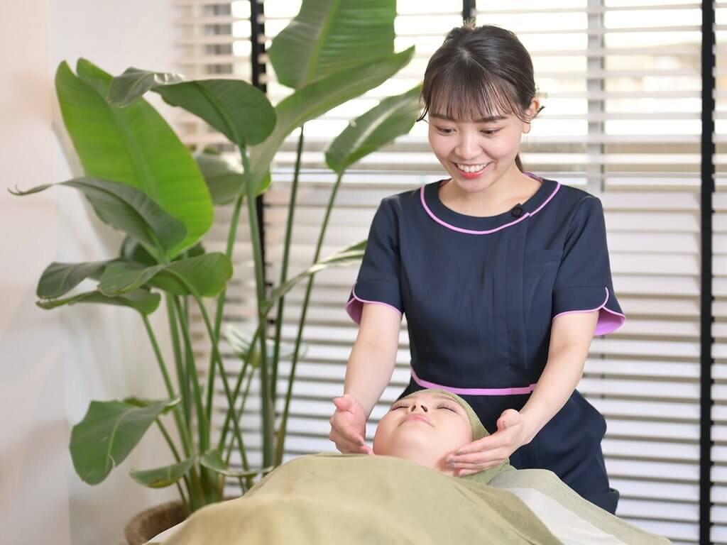 サロンでの施術の様子